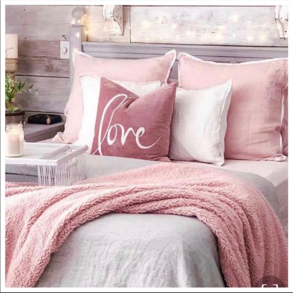 ShopEvelynne Other - Sherpa Micro Mink Reversible Throw Blanket